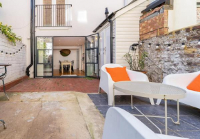 Host & Stay - Sunny Terrace on Robert Street